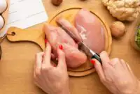 مرغ کیلویی ۱۳۰ هزار تومان شد/ مردم مرغ نخریدند، قیمت‌ها پایین آمد