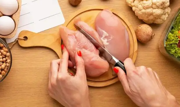 مرغ کیلویی ۱۳۰ هزار تومان شد/ مردم مرغ نخریدند، قیمت‌ها پایین آمد