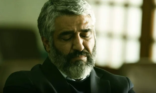 تنش در دادگاه پژمان جمشیدی/ مادر متهم پژمان را نفرین کرد