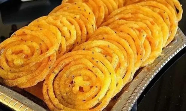 طرز تهیه زولبیا خانگی برای ماه رمضان / نکات طلایی