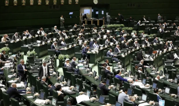 یک نماینده مجلس: من اجازه نمیدهم دخترم، همسرم یا خواهرم سوار موتور دوچرخ شوند/ امضا جمع کردیم که جلوی مصوبه دولت گرفته شود یک نماینده مجلس: من اجازه نمیدهم دخترم، همسرم یا خواهرم سوار موتور دوچرخ شوند/ امضا جمع کردیم که جلوی مصوبه دولت گرفته شود