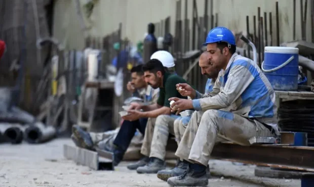 راهکارهای حمایتی ویژه برای کارگران / کارت اعتباری هدفمند و بستههای مکمل تغییر مهم در حقوق کارگران/ مصوبه جدید ابلاغ شد