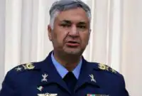 فرمانده ارشد ارتش: در مقطع حساسی از تاریخ خود قرار داریم