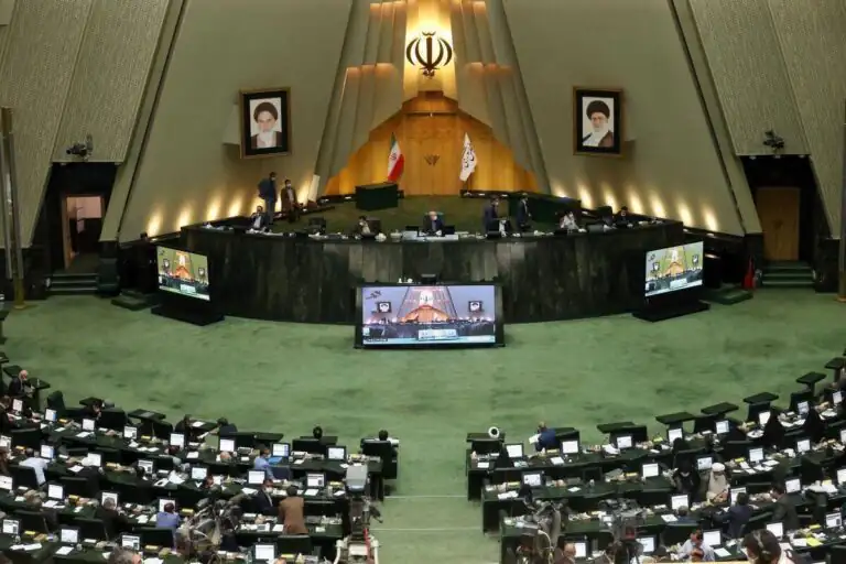 بیانیه نمایندگان مجلس در پاسخ به فرمایشات رهبری: برای جانفشانی آماده‌ایم