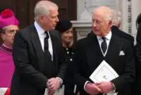 واکنش پادشاه بریتانیا به بازداشت برادرش واکنش پادشاه بریتانیا به بازداشت برادرش