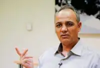 حمله شدید روزنامه اصولگرا به احمد زیدآبادی / این پیشنهاد شبیه کودتاست