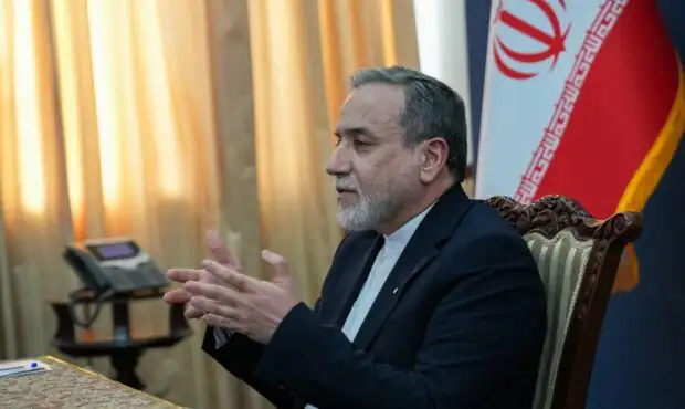 عراقچی: موشکهای ما نمیتوانند به خاک آمریکا برسند، اما پایگاهها را میزنیم عراقچی: موشکهای ما نمیتوانند به خاک آمریکا برسند، اما پایگاهها را میزنیم