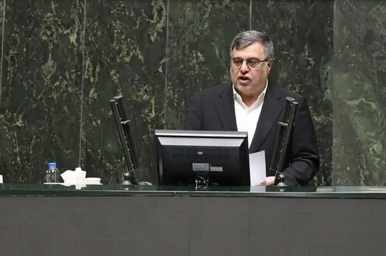 نماینده مجلس: برخی مدیران از تصمیم‌گیری می‌ترسند
