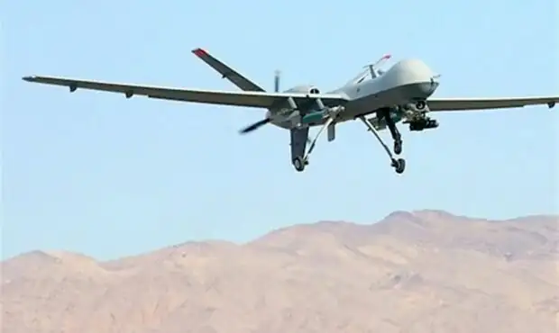 تلاش ایران برای عقب راندن ناوهای آمریکا / پهپادها پرواز کردند