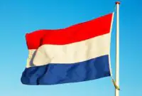 هلند سفیر ایران را احضار کرد/ علت توقیف یک چمدان در تهران