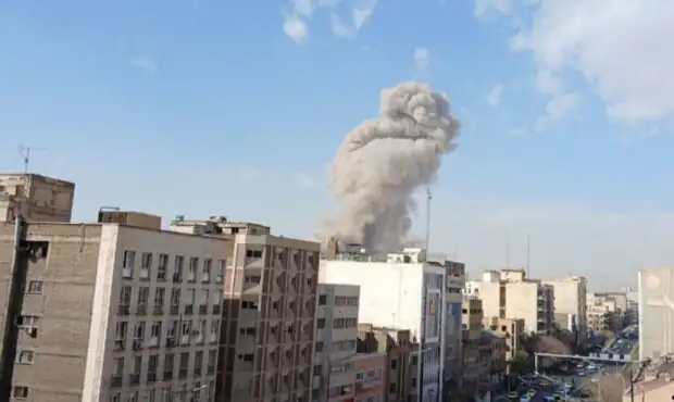 مقام آمریکایی: حملات گسترده علیه ایران از طریق هوا و دریا در حال انجام است