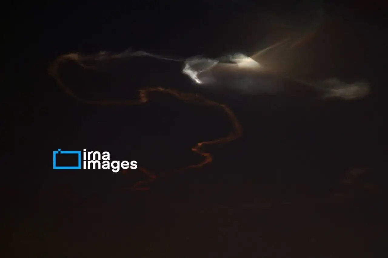 موشک بالستیک سجیل از فراز تهران