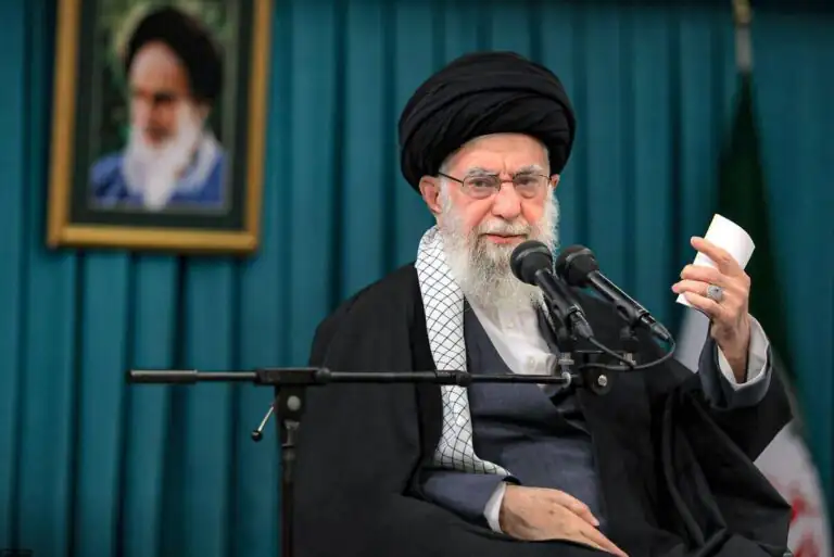 فوری/ رهبر انقلاب در اتاق عملیات جنگ مستقر شد