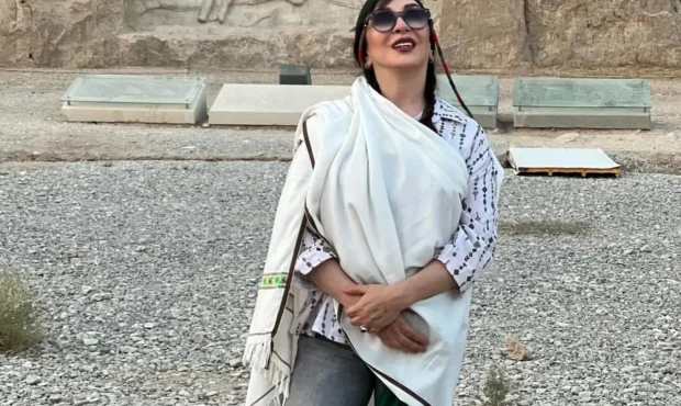 استایل محلی «افسانه بایگان» در کنار یک شاعر سرشناس استایل محلی «افسانه بایگان» در کنار یک شاعر سرشناس