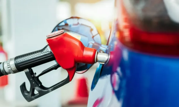 رانت سوخت با شناسنامه خانوادگی / بنزین ۵۰۰۰ تومانی در راه است رانت سوخت با شناسنامه خانوادگی / بنزین ۵۰۰۰ تومانی در راه است