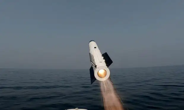 فرمانده نیروی دریایی سپاه: سلاح ما در روز جنگ با رزمایش فرق دارد / برای بستن تنگه هرمز آماده‌ایم