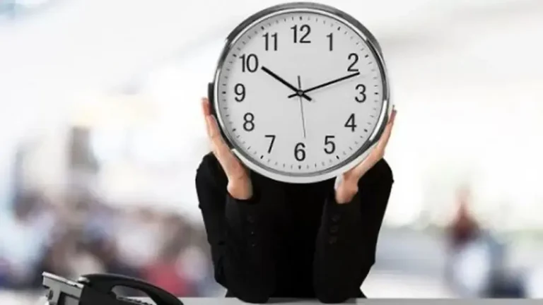 ساعت کاری ادارات و بانک‌ها در ماه رمضان ۱۴۰۴ | آخرین تغییرات برای کارکنان و مراجعان