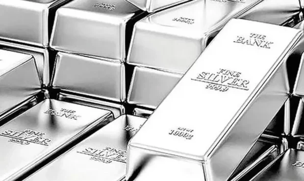 قیمت نقره امروز دوشنبه ۴ اسفند ۱۴۰۴ به دلار و تومان