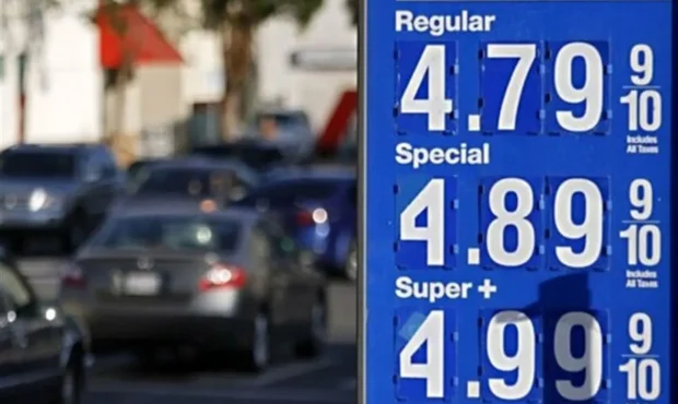 لس آنجلس تایمز: گران‌فروشی بنزین در کالیفرنیا به مرز هشدار رسید