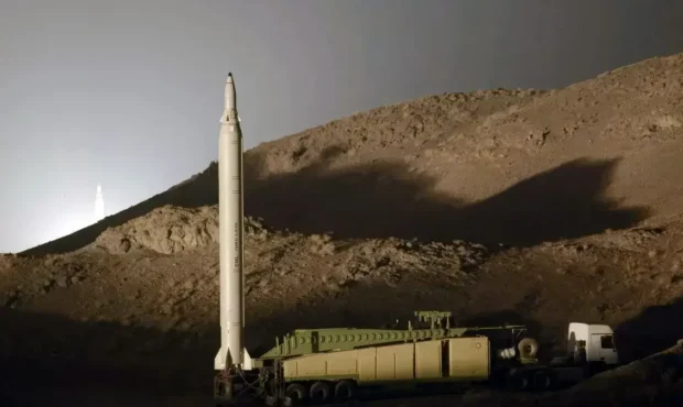 حمله موشکی ایران به بخش آمریکایی فرودگاه بین‌المللی بحرین