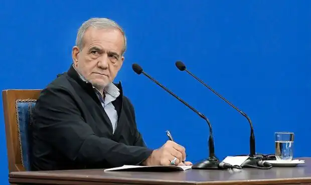 پزشکیان: نیرو‌های مسلح با قدرت پایگاه‌های دشمن را در هم می‌کوبند/ شورای موقت رهبری کار خود را شروع کرده است