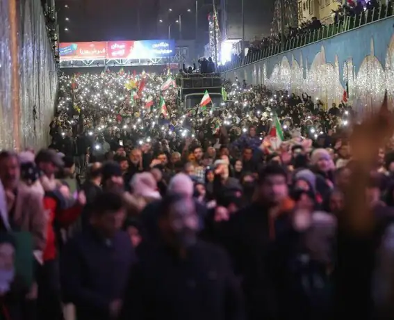 تصاویری از تجمع امشب مردم کرج در خیابان‌ها
