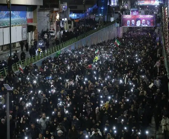 تصاویری از تجمع امشب مردم کرج در خیابان‌ها