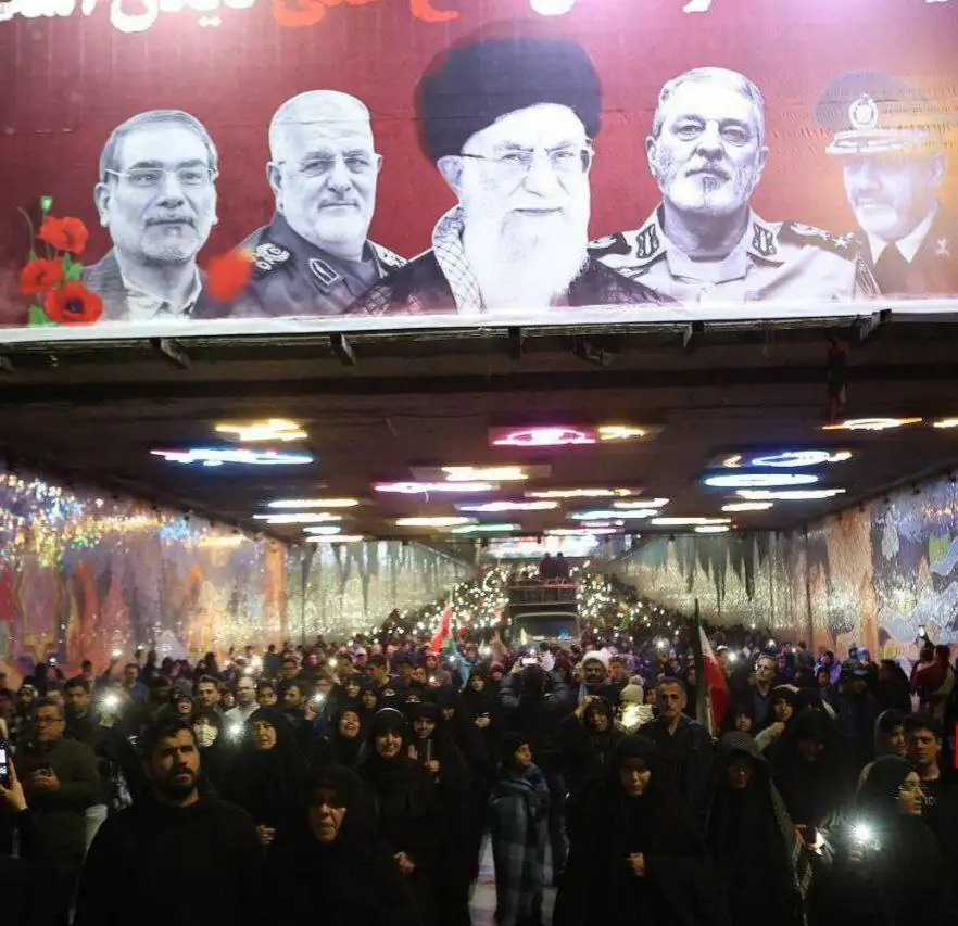 تصاویری از تجمع امشب مردم کرج در خیابان‌ها