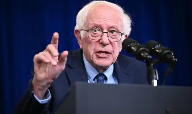 سندرز به حملات آمریکا علیه ایران واکنش نشان داد