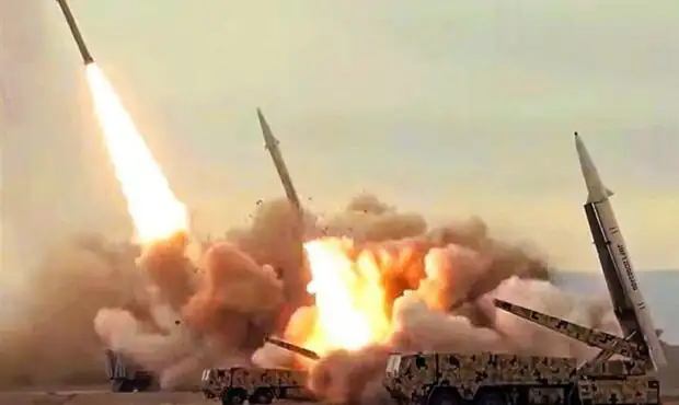 حملات وسیع ارتش به پایگاه‌های آمریکا / جنگنده اف-۱۵ منهدم شد