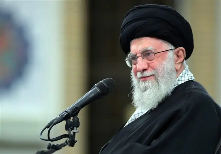 آماده‌سازی جایگاه پیکر رهبر انقلاب در مصلی تهران