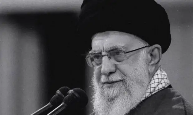 آماده‌سازی جایگاه پیکر رهبر شهید در مصلی + عکس