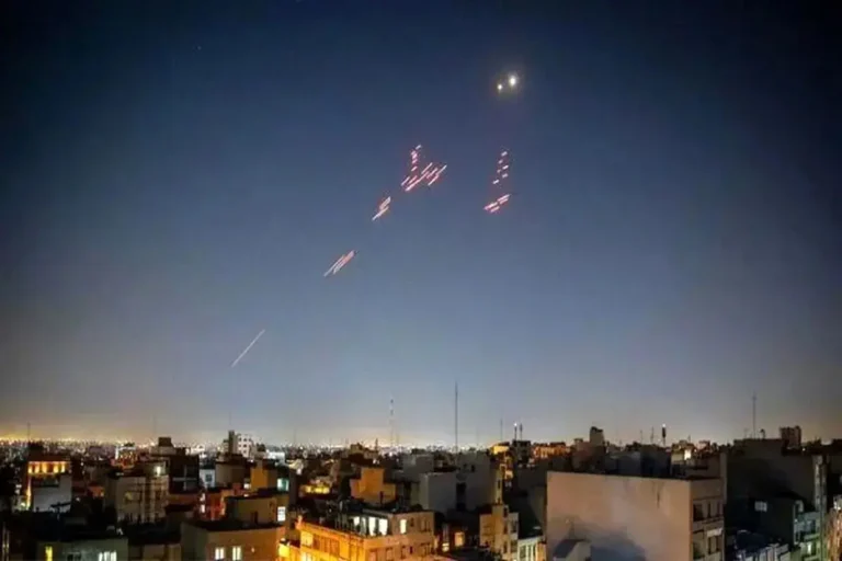 تصویر جهنمی از انفجار‌های شدید در محله کوهک در منطقه ۲۲ تهران+ عکس