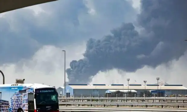 انفجار شدید در ابوظبی امارات / فرودگاه دبی تعطیل شد