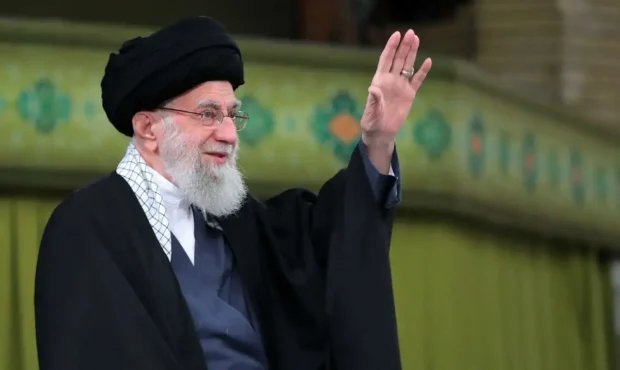 دست‌خط رهبری برای آیت الله سید مجتبی خامنه‌ای+ عکس