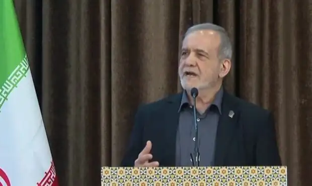 توئیت پزشکیان درباره آیت الله خامنه‌ای به عنوان سومین رهبر انقلاب