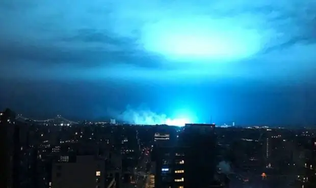علت مشاهده نور آبی در آسمان تهران / حمله آمریکا با سلاح لیزری انجام شد؟