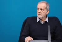 تصویر جالب پزشکیان در حال موتورسواری در راهپیمایی امروز