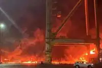 آتش‌سوزی هولناک در الفجیره امارات/ پس از رهگیری یک پهپاد ناشناس