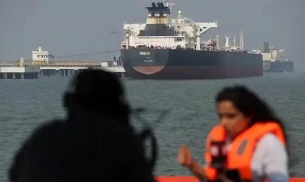 اجازه ویژه ایران به کشتی‌های هندی برای عبور از تنگه هرمز / سفیر ایران خبر داد