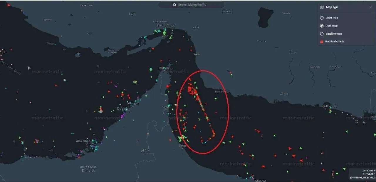 صف کیلومتری نفتکش‌ها پشت تنگه هرمز