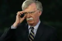 بولتون: ترامپ نمی‌داند چگونه از جنگ با ایران خارج شود / او خود را در موقعیت آسیب‌پذیری قرار داد