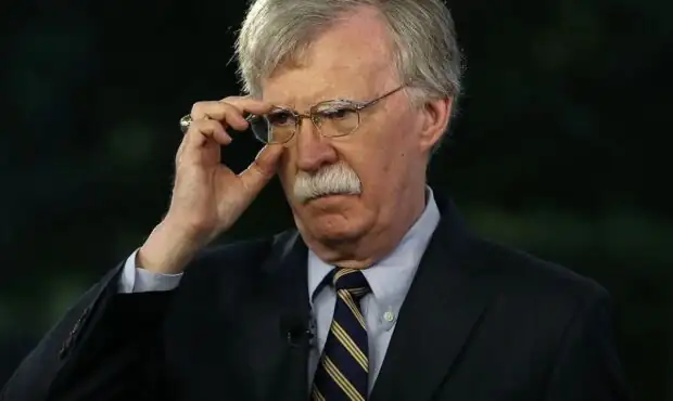 بولتون: ترامپ نمی‌داند چگونه از جنگ با ایران خارج شود / او خود را در موقعیت آسیب‌پذیری قرار داد