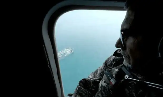 واکنش تند فرمانده نیروی دریایی سپاه درباره حمله به خارک/ ایران را یکبار با تنگه هرمز آزمودید