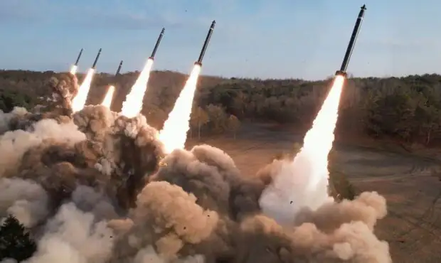 حمله جدید آمریکا و اسرائیل به استان مرکزی/ ۲ منزل مسکونی و یک مدرسه مورد حمله موشکی قرار گرفت