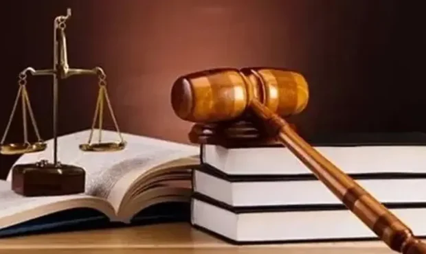 فوری / دادگستری لارستان هدف حمله قرار گفت