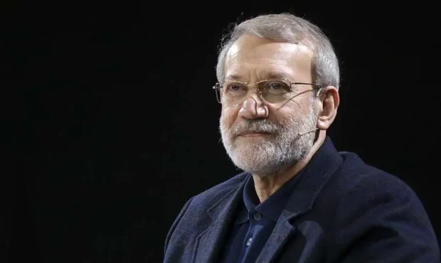 اشک‌های وزیر اقتصاد در مراسم تشیع شهید لاریجانی+ عکس