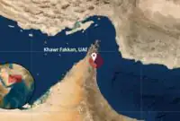 آتش در آب‌های امارات / یک کشتی هدف پرتابه ناشناس قرار گرفت