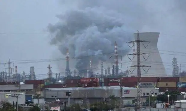 یک رسانه ترک: حمله ایران به پالایشگاه حیفا در اسرائیل / برق در چندین منطقه از حیفا قطع شد
