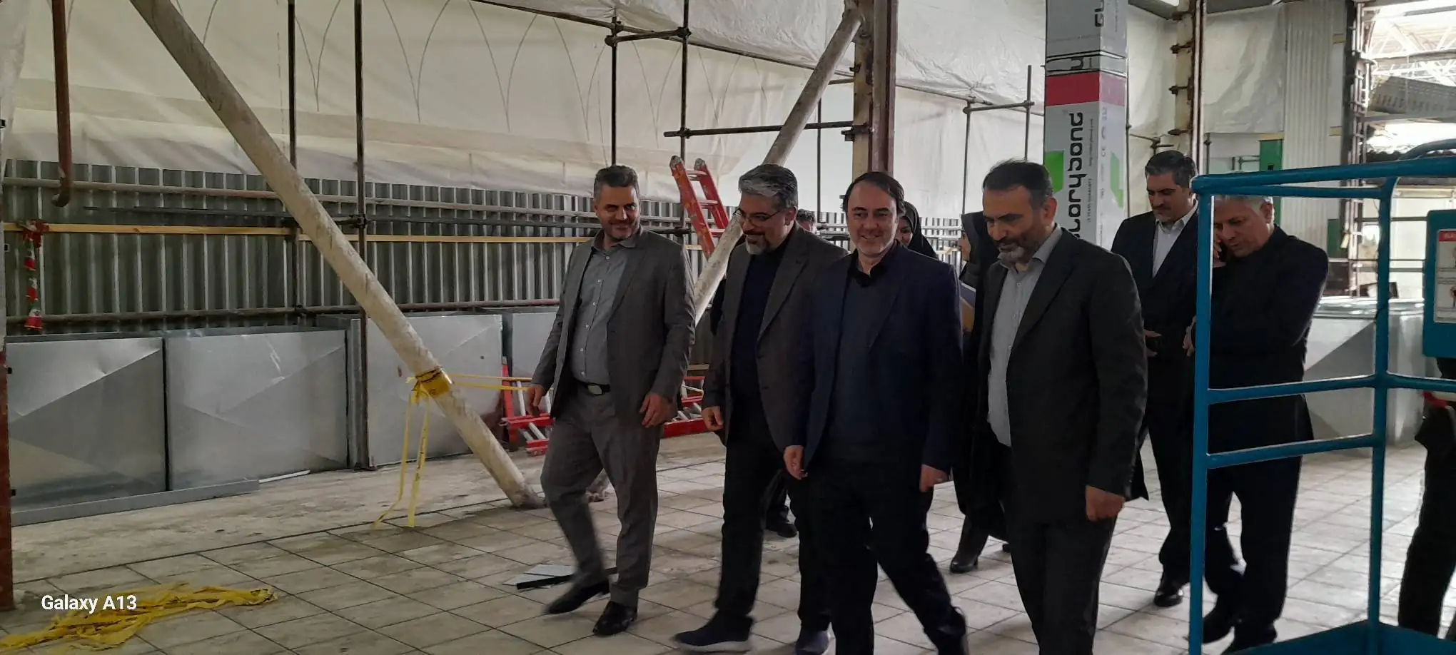 تقدیر مهدی پیرهادی از «مجاهدت در خدمات‌رسانی» کارکنان شهروند/ رضایت شهروندان از تنوع کالایی و طرح‌های حمایتی در بازدید عضو شورای شهر